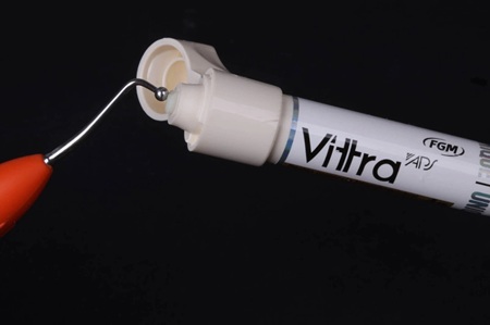 FGM Vittra APS Unique Light Cured Chroma Composite Universal Shade - Image 5